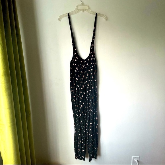 Forever 21 Black Pink Floral Suspender Style Straight Leg Jumpsuit M - Picture 1 of 4